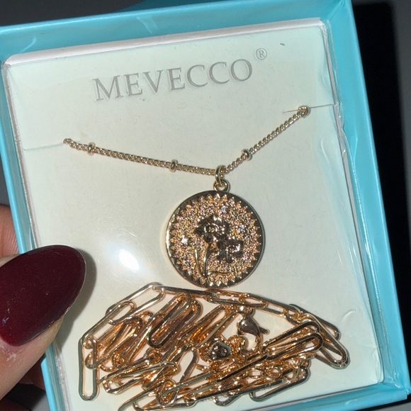 Mevecco Gold Pendant Necklace Floral - Picture 4 of 4